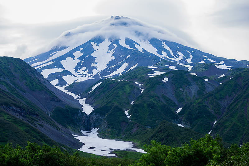 водопад на склоне вулкана