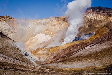 доступный путь в кратер активного вулкана