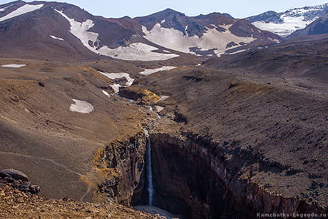 водопад у вулкана Мутновский