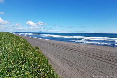 едем на черный пляж