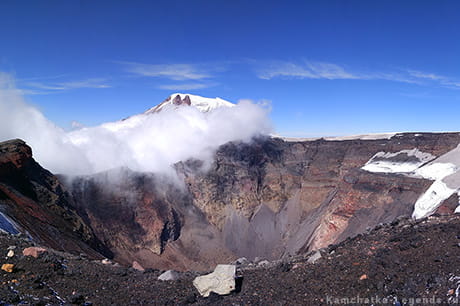 на краю кратера