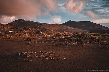 лагерь у вулканов на севере Камчатке