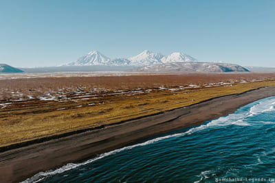 побережье Тихого океана с видом на вулканы