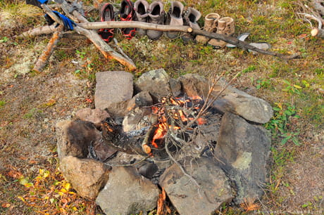 Костер в лагере