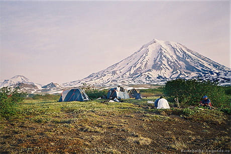 ночь в палатках на другой стороне вулканов