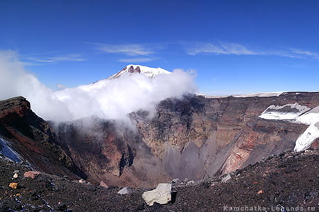 на краю кратера Тобачика