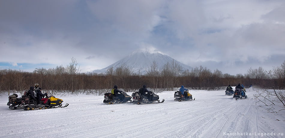 Авачинский вулкан зимой на снегоходе