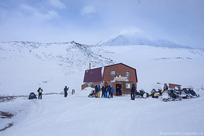 Лагерь у подножия Авачинского и Корякского вулкана зимой