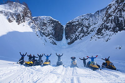 Вилючинский водопад замерз зимой