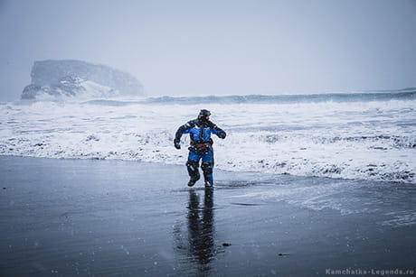 Берег Тихого океана в снегу