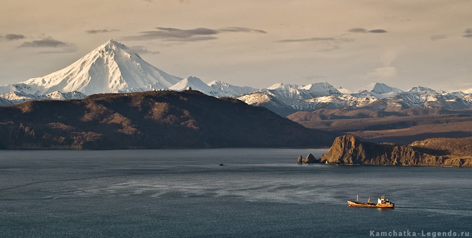 Авачинская бухта и вулкан